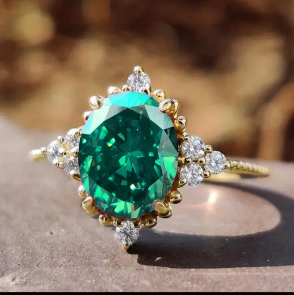Vintage Oval Emerald Green Ring Bridgerton Victorian Era Style 18k Gold